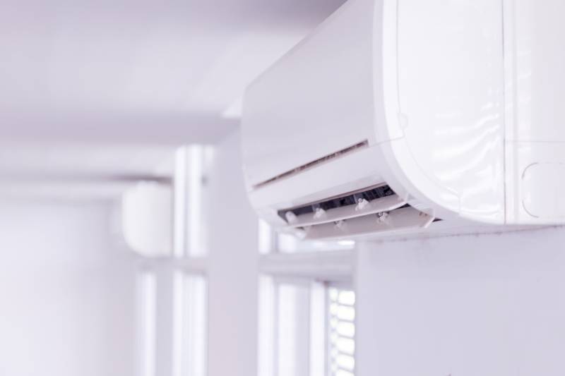 Devis gratuit et sur-mesure pour l'installation d'une climatisation réversible avec split dans des bureaux à Bordeaux, en Gironde